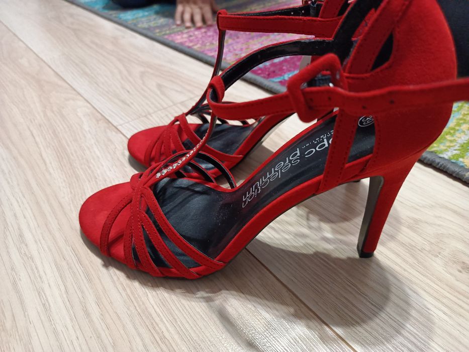 Szpilki czerwone nowe r. 38 / 39 Swarowski