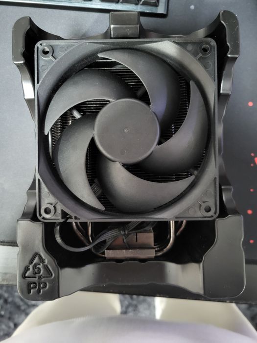 I5 9400F + Cooler