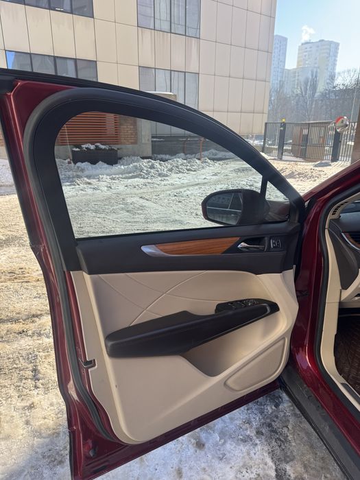 Lincoln MKC 2019 VIN 5LMCJ2C93KUL45415 фото оголошення 11 з 24