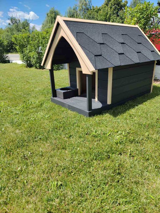 Дерев'яна будка для собак