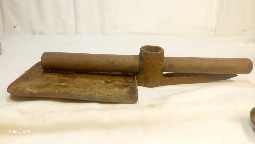 Ferramenta militar muito antiga.