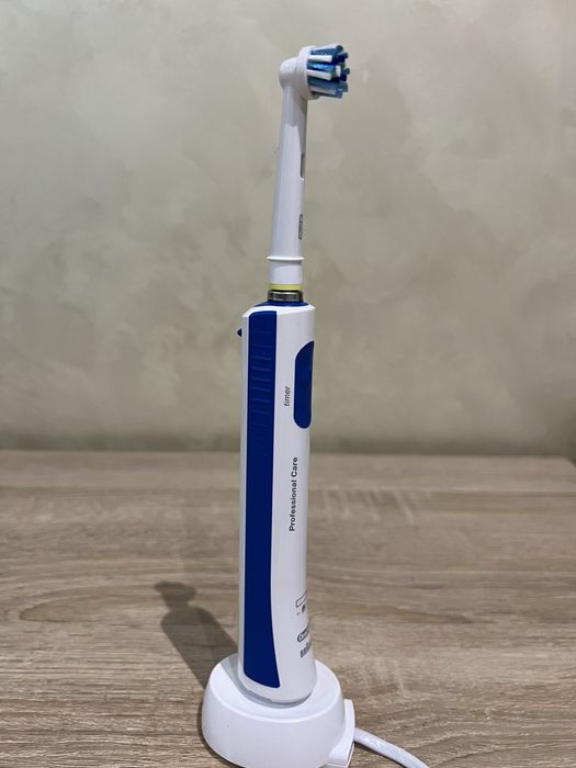 Зубна щітка Oral-B  Pro 600