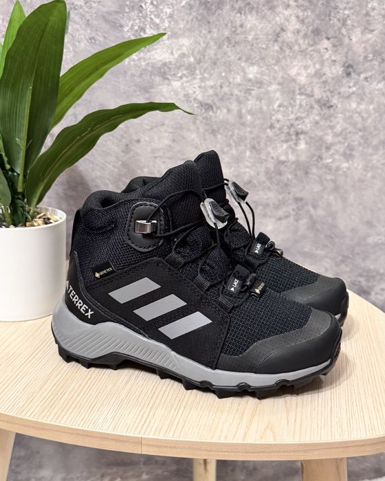 (28.5 р) Дитячі черевики Adidas Terrex Mid Gore-tex, Устілка 17.8 см
