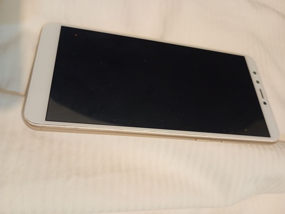 Vendo *Huawei Y9 2018*, modelo FLvA-LX2, em bom estado de funcionamento