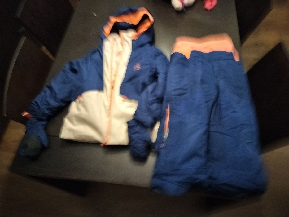 Vendo fatos e botas para neve de criança