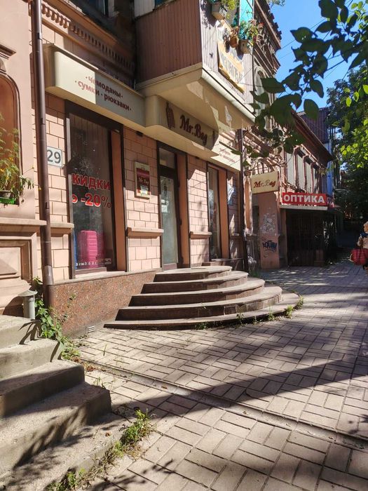 оренда фасадного приміщення  в центрі на Короленка