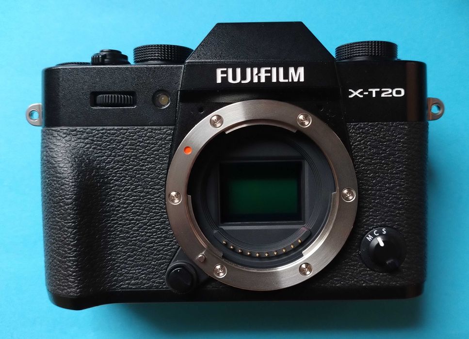 FujiFilm X-T20 z obiektywem