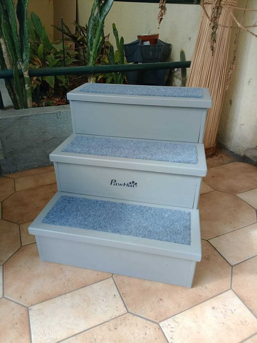 Escadas Pet's com arrumação