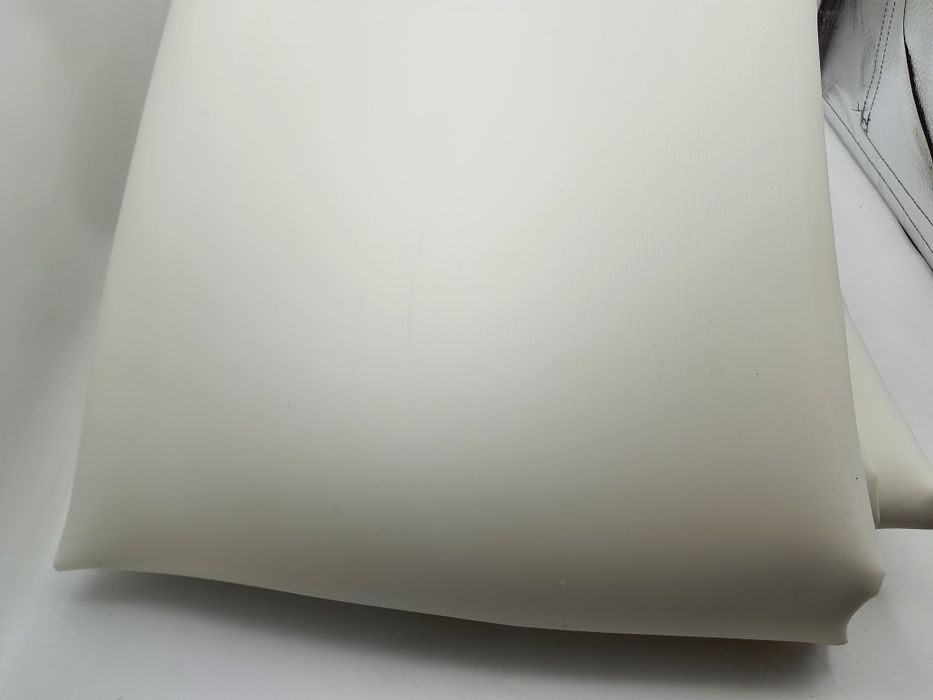 Tkanina kupon ecru 3,35 m.x 149 cm.grubsza/sztywna