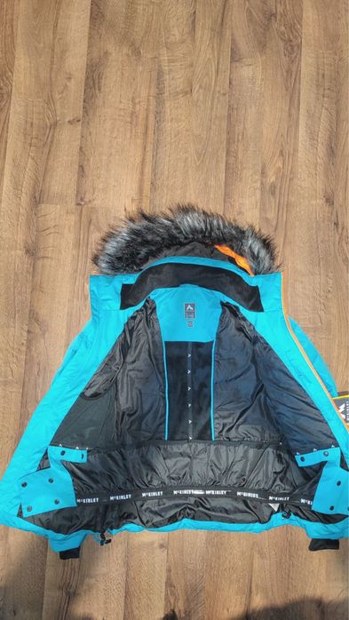 Продам нову куртку.