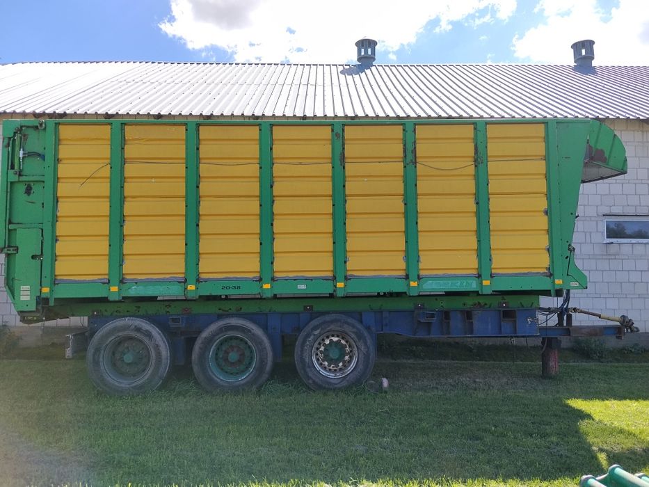 Przyczepy objętościowe do kukurydzy, trawy
