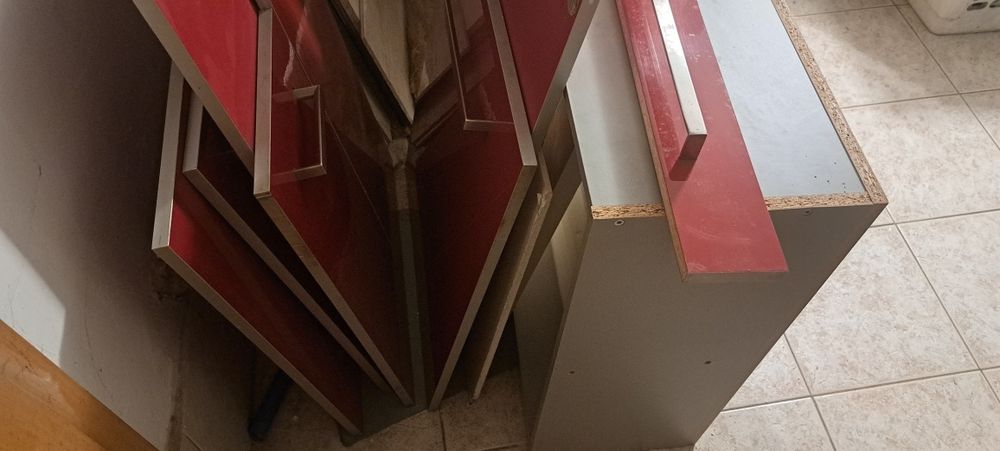 Fronty kuchenne IKEA czerwone komplet z uchwytami 8 szt