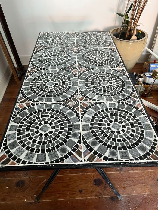 Outdoor dining table // Mesa de jantar ao ar livre