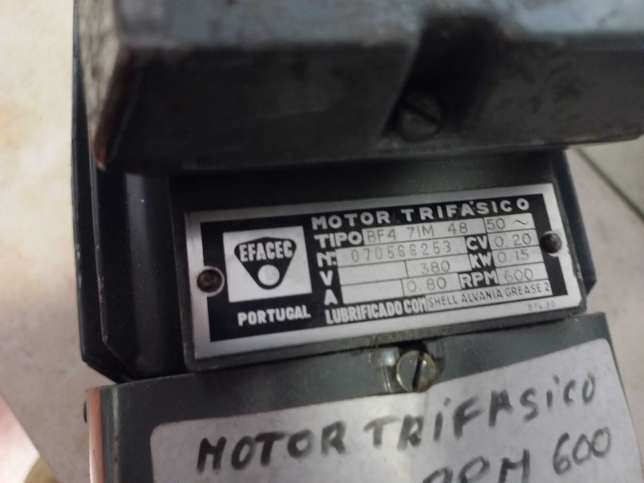Motor trifásico BF4 7IM 48 - A funcionar