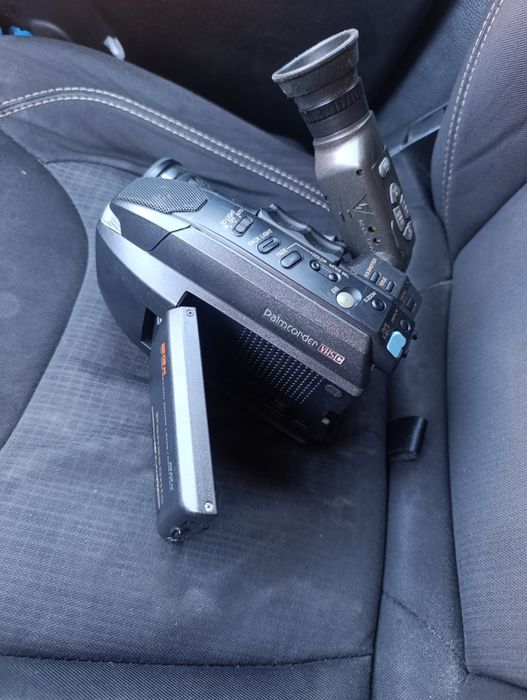 Відеокамера Panasonic PL-P658