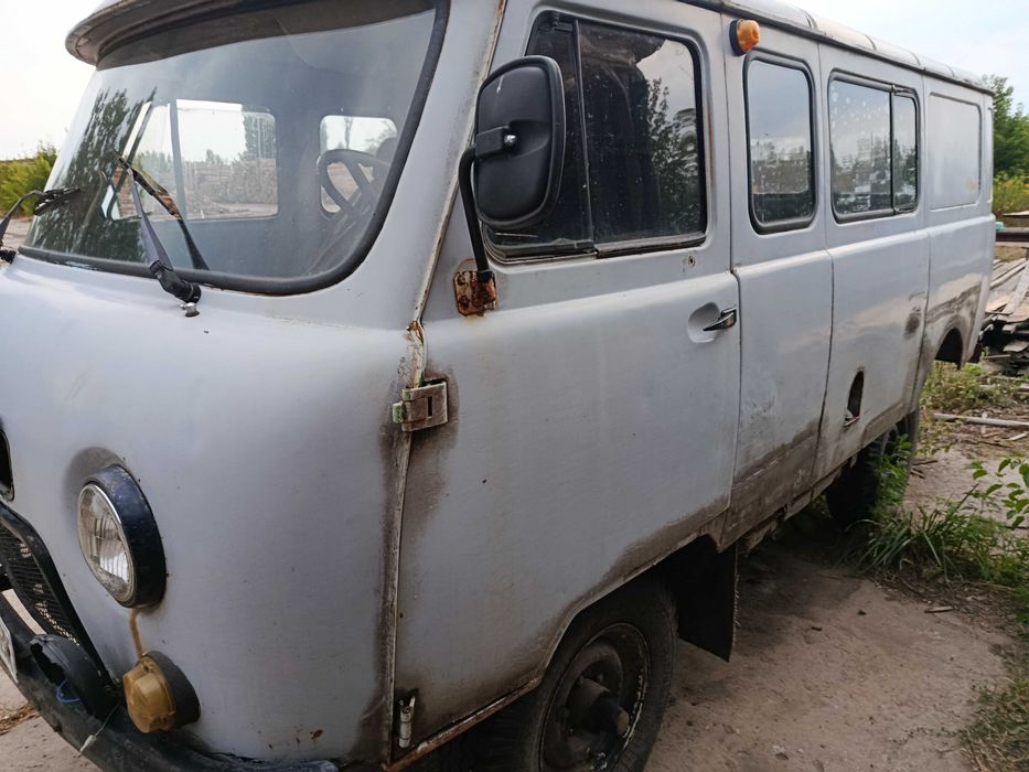 Автомобіль Уаз 2206