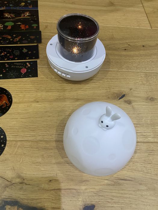 Projektor gwiazd Lampka nocna 2w1 z pilotem Stan idealny