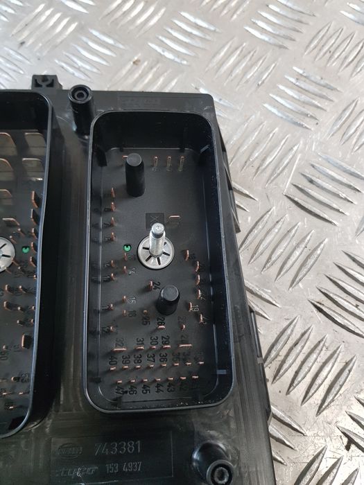 Skrzynka Bezpieczników 13206748 Opel Astra H 1.9D 07R-