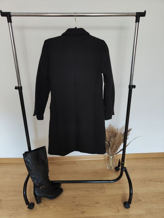 Klasyczny elegancki płaszcz z wełną