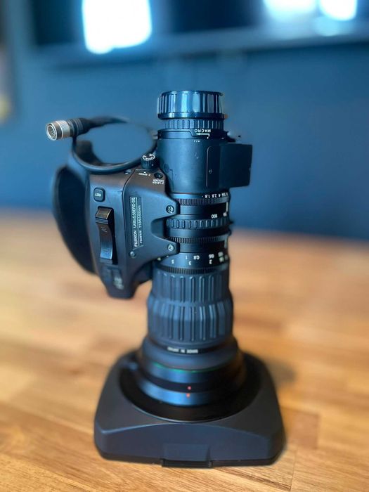 Lente Broadcast 4K Ultra HD Fujinon UA18x5.5BERD-S6 (B4 Mount) – Excelente Estado