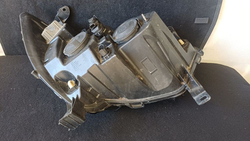 Lampa przednia lewa renault megane lV 4  22r