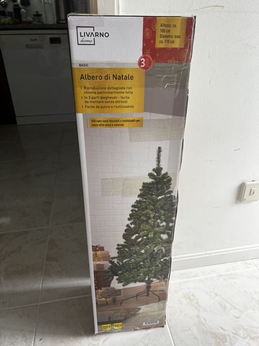 Árvore de Natal artificial em muito bom estado