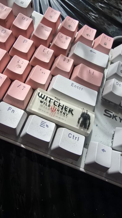 Keycap wiedźmin na Shift/ klawisz