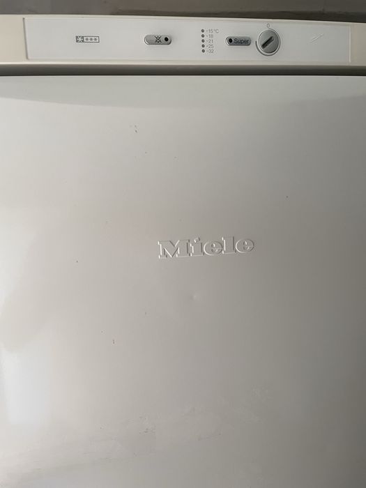 Холодильник морозильная камера Miele капельные