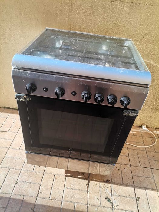 Frigorífico e fogao