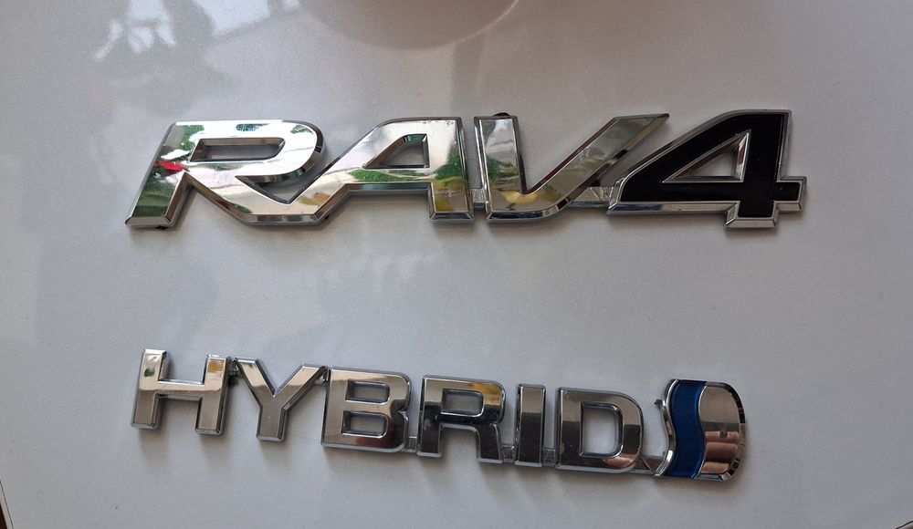 Наклейки на кузов RAV4