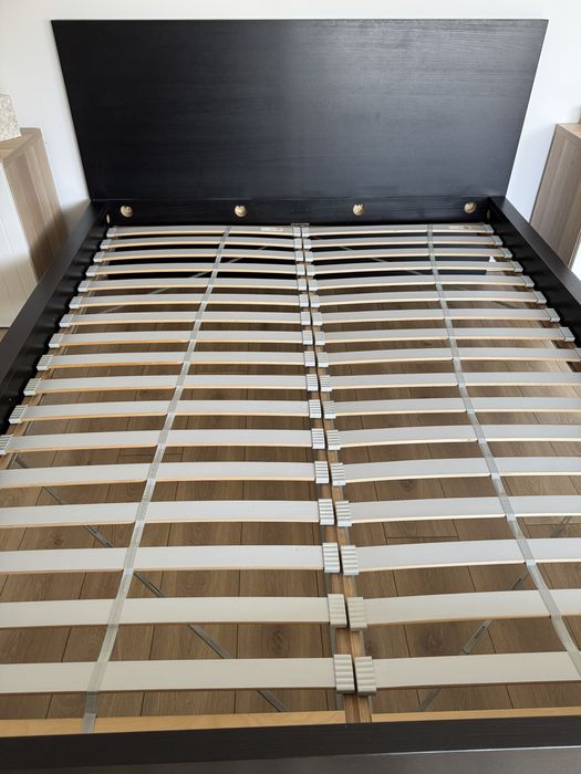 Estrutura de cama IKEA Malm com estrado