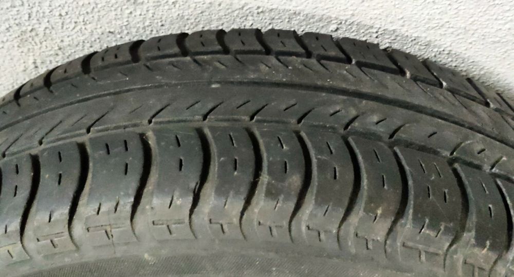 Pneu carro 195/65 R15
