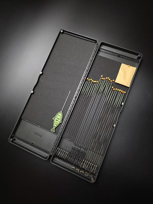 Zestaw 23 przyponów karpiowych + Piórnik Fox Large Rig box