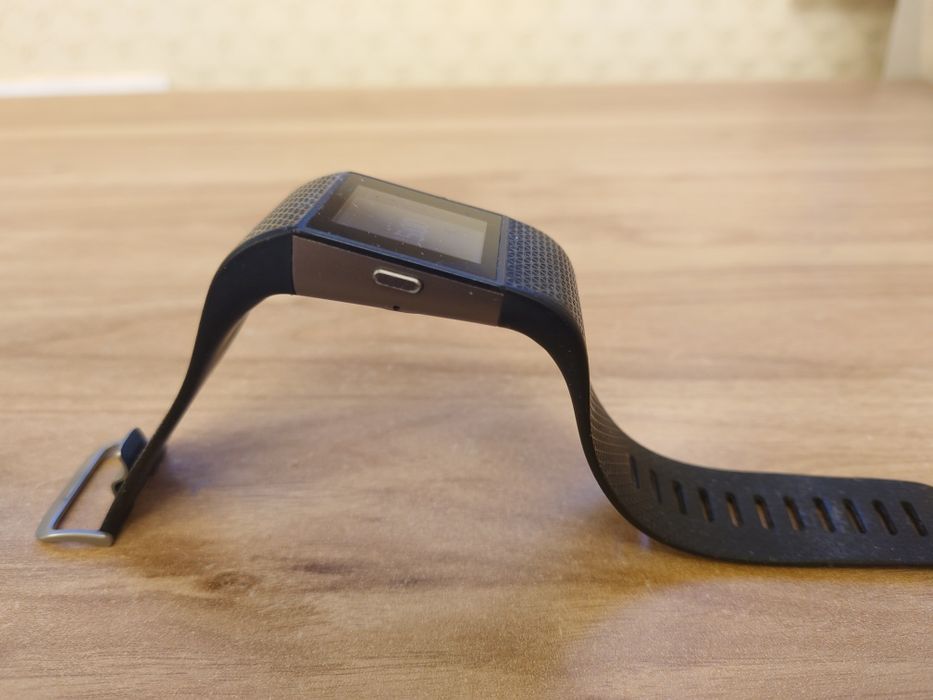 Fitbit, розумний годинник
