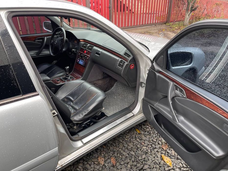Mercedes-Benz E-Class 2000