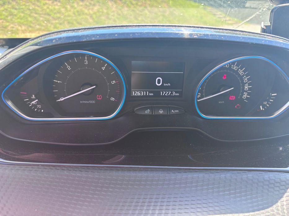 Śliczny Peugeot 2008-1,6HDI-COSMO-EURO6-Okazja