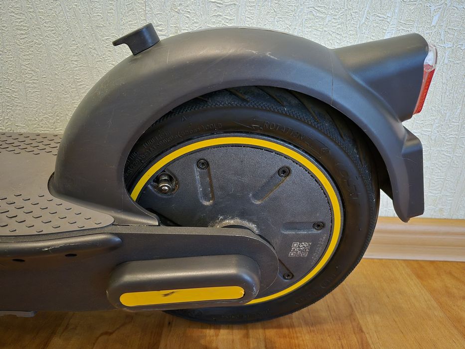 Продам електросамокат Segway Ninebot MAX G30E II