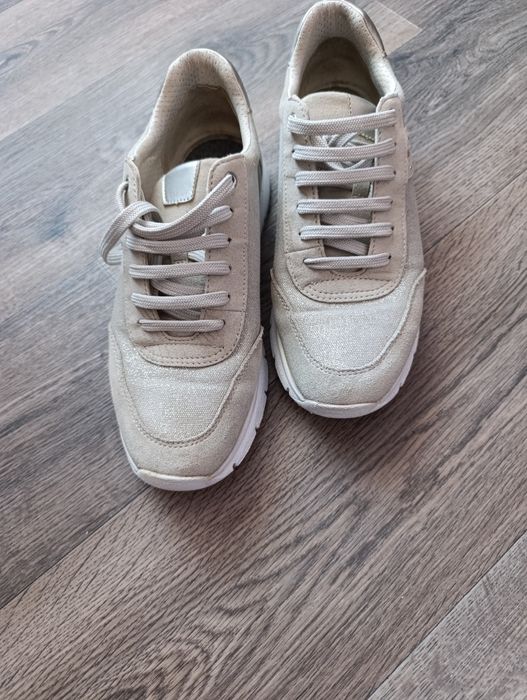 Продам Крассовки