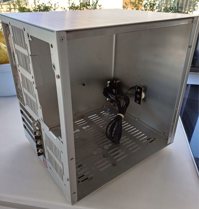 Caixa Mini ATX aluminio