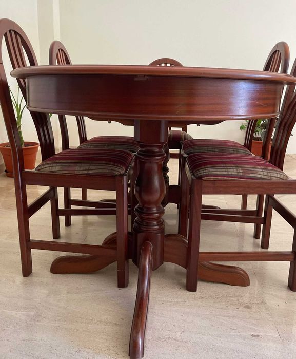 Mesa de jantar extensível + 6 cadeiras