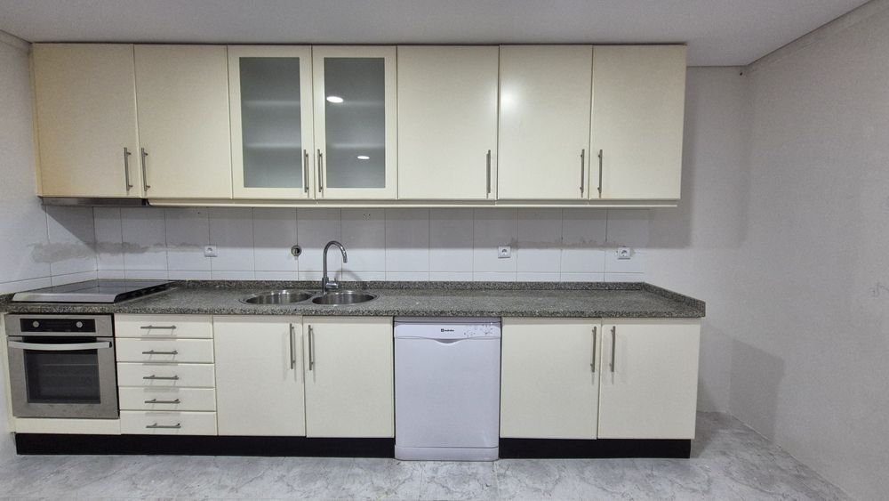 Cozinha semi-completa