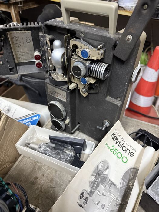 Máquina de reproduzir filmes em bobine