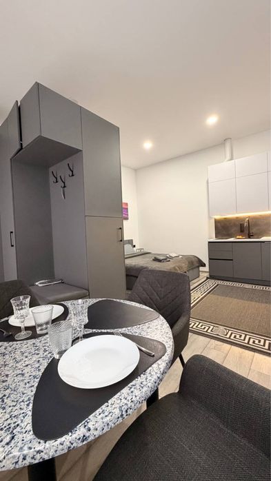 Світло є, безперебійне  живлення. Оренда, подобово. Центр.