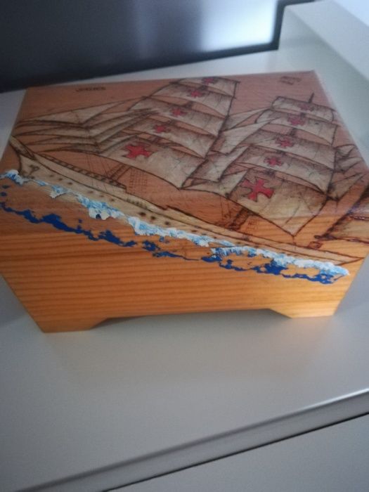 Caixa de pintada mão