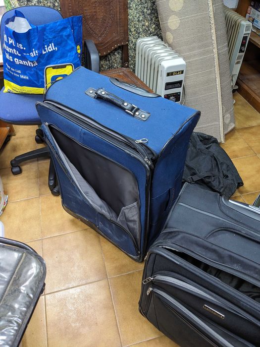 malas de viagem com grandes dimensões