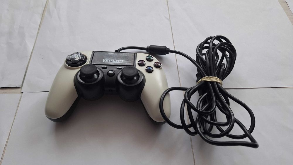 Kontroler Pad przewodowy biały do konsoli ps4 PC z kablem @Play