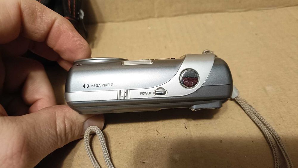 Aparat cyfrowy z pokrowcem : SAMSUNG Digimax A402