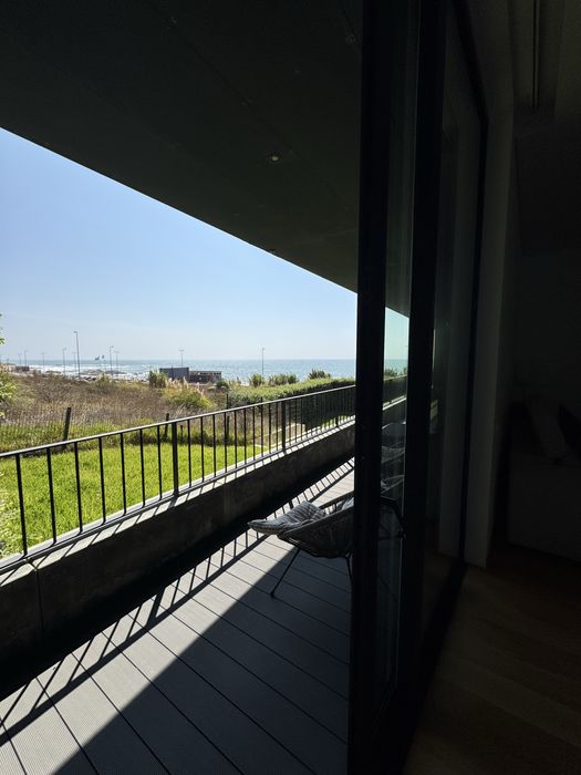 T2 - 1’ linha de praia // comdominio de luxo // garagem com acesso exclusivo à habitação