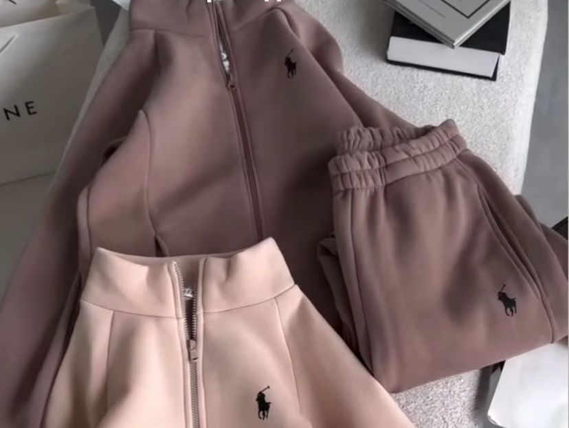 Спортивний костюм жіночий