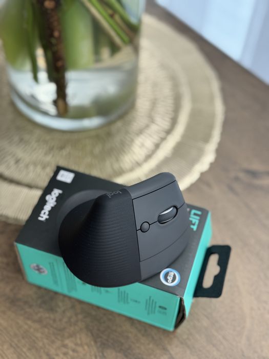 Компютерна миш Logitech Lift Vertical Ergonomic